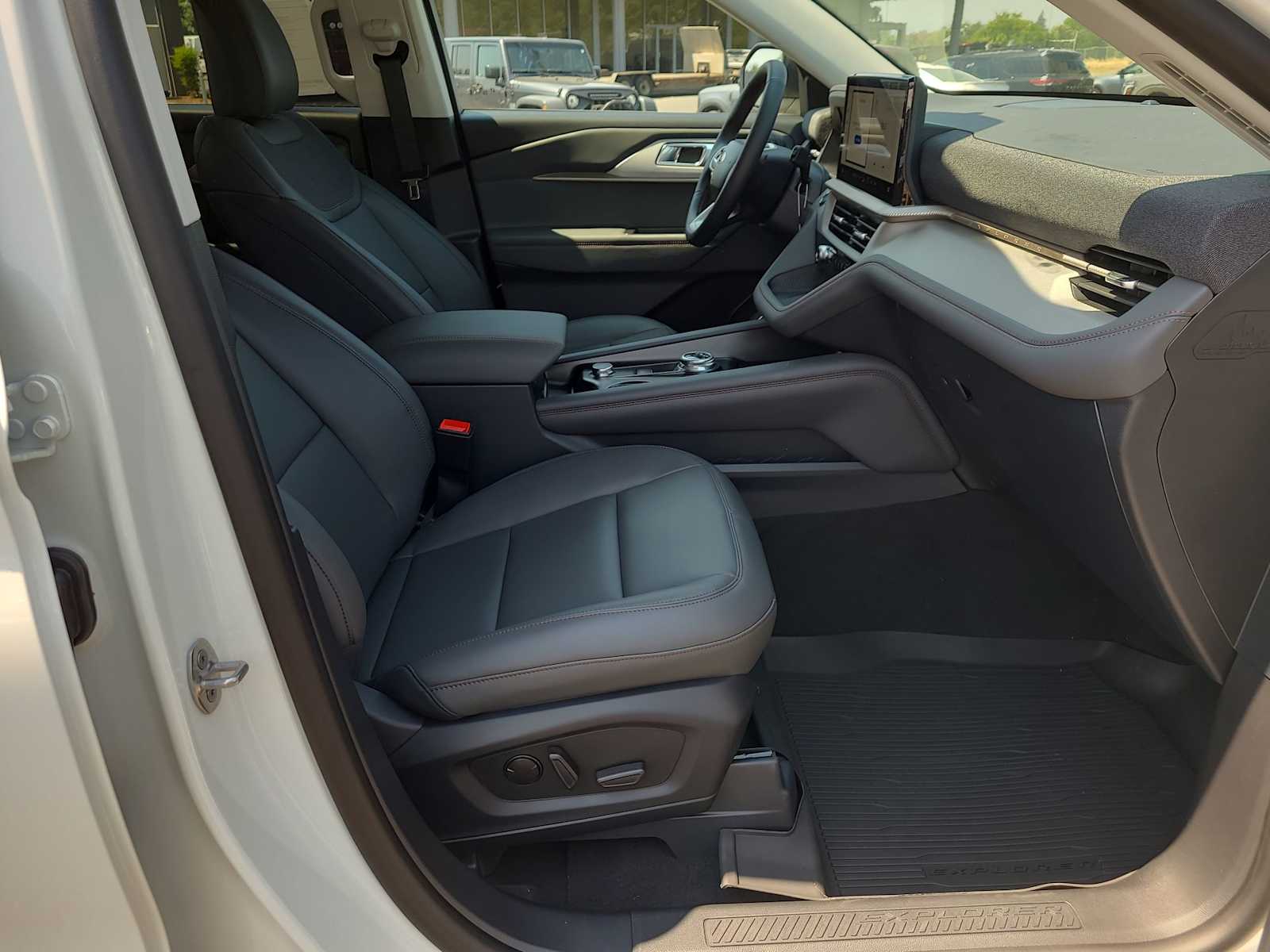 Thumbnail: 2025 Ford Explorer - 22