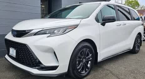 2024 Toyota Sienna XSE AWD 7-Passenger's photo