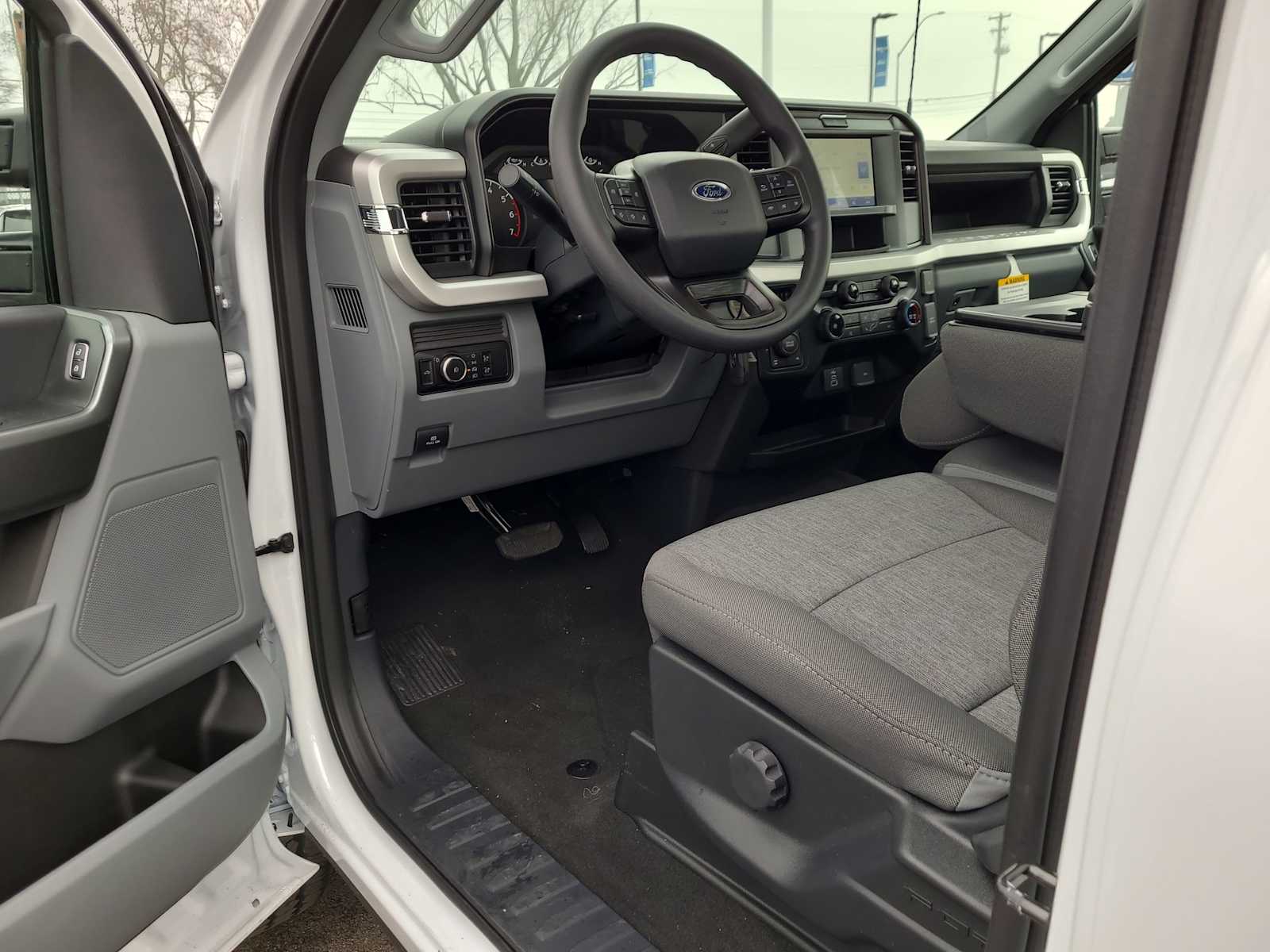 2026 Ford F-350 Super Duty XL - Photo 10
