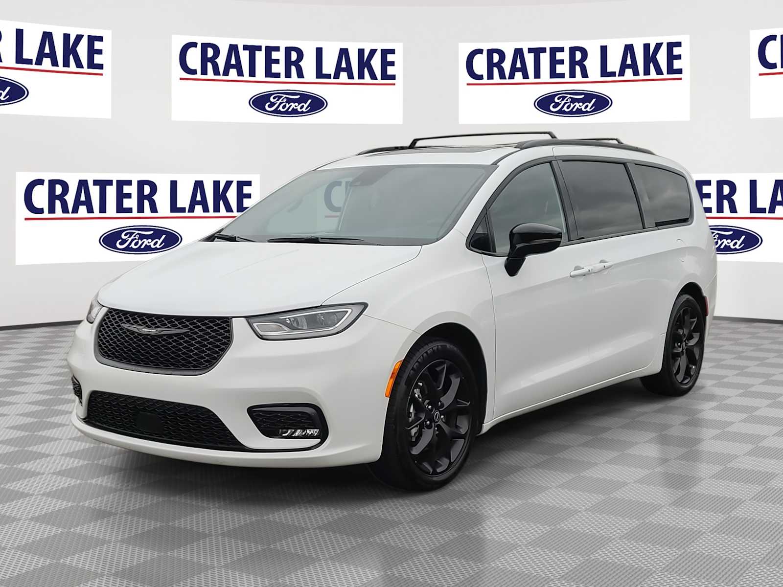 2025 Chrysler Pacifica Limited's photo