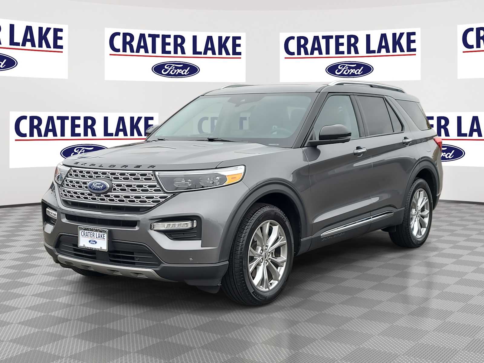 2023 Ford Explorer Limited's photo