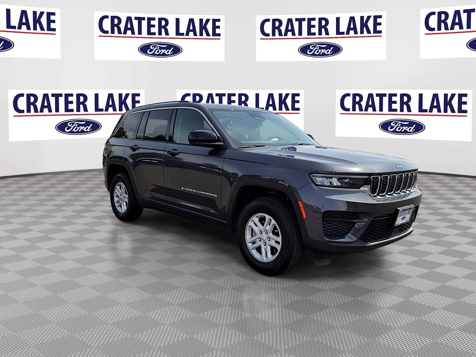 2023 Jeep Grand Cherokee Laredo photo 2