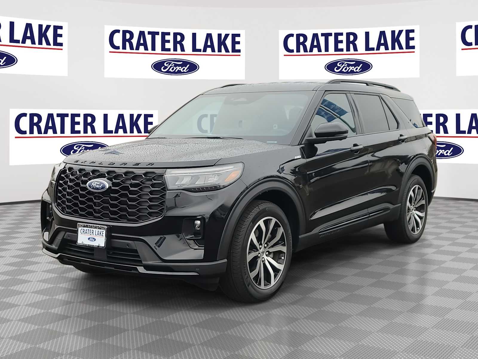 2025 Ford Explorer ST-LINE's photo