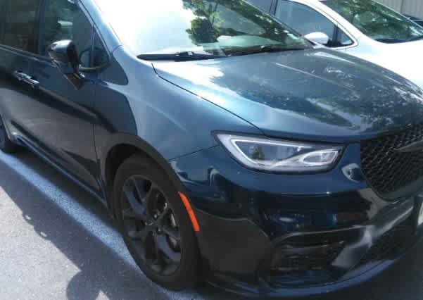 2025 Chrysler Pacifica Limited's photo