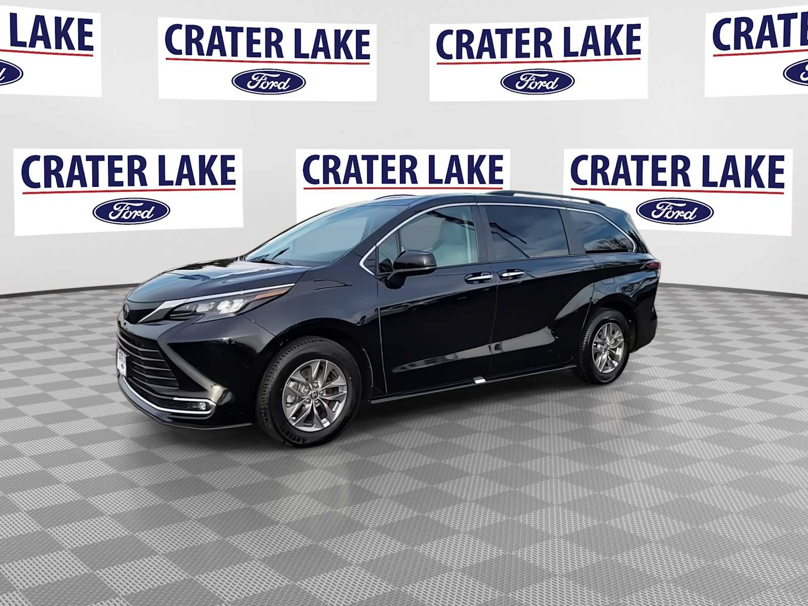 2024 Toyota Sienna XLE photo 4