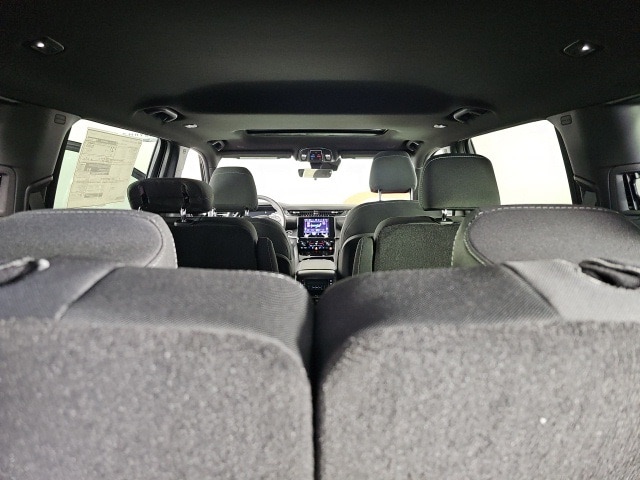 2025 Jeep Grand Cherokee Laredo photo 4