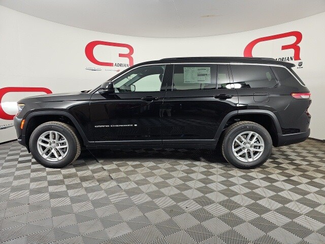 2025 Jeep Grand Cherokee Laredo photo 3