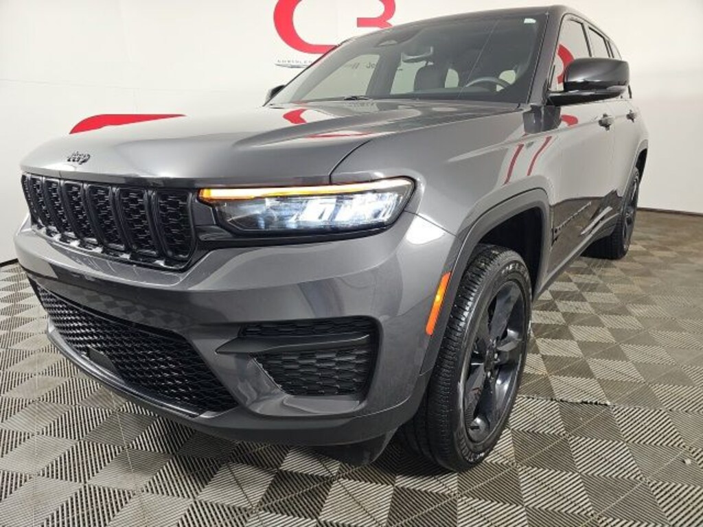 Used 2023 Jeep Grand Cherokee Laredo SUV