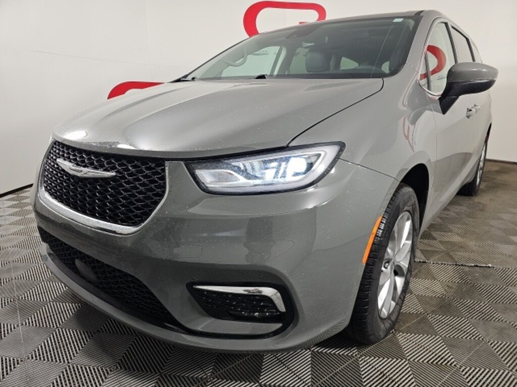 Used 2023 Chrysler Pacifica Touring L Van Passenger Van