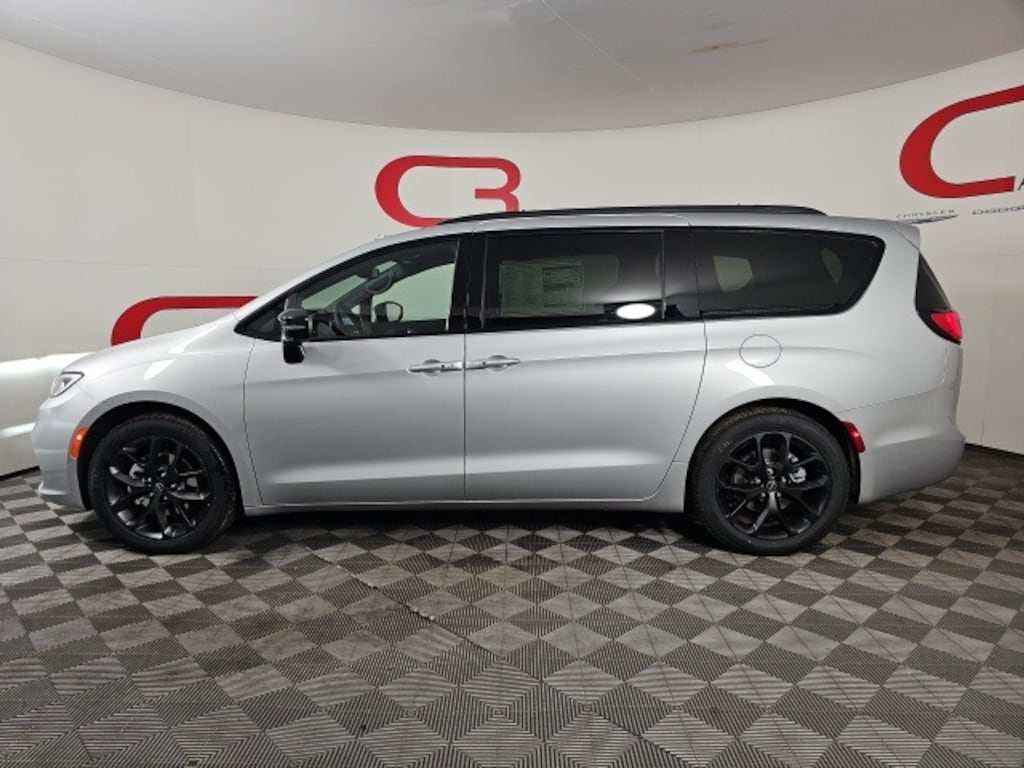 New 2026 Chrysler Pacifica LIMITED Passenger Van