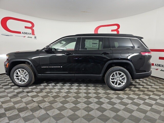 2025 Jeep Grand Cherokee Laredo photo 2