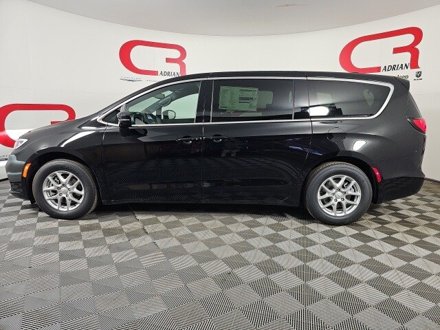 2026 Chrysler Pacifica photo 4