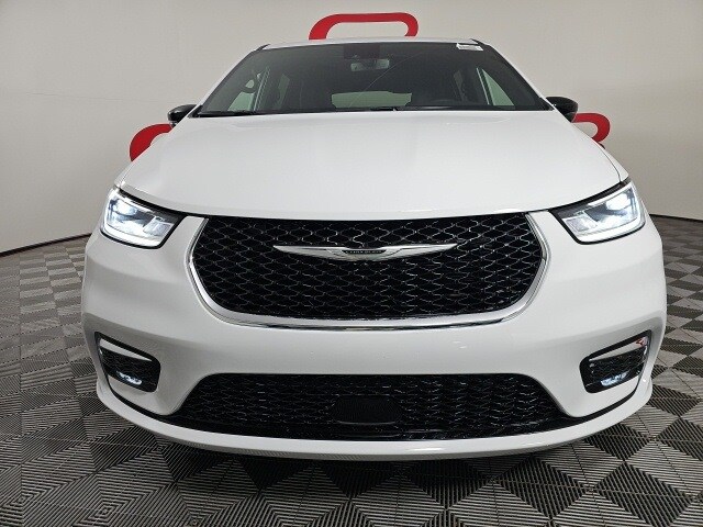 2026 Chrysler Pacifica photo 2