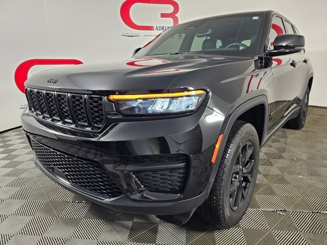 2024 Jeep Grand Cherokee Laredo Altitude X photo 3