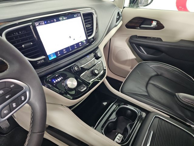 2024 Chrysler Pacifica Limited - Photo 27