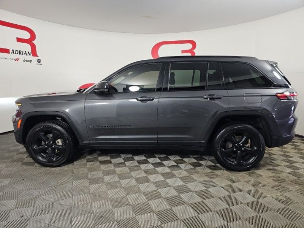 Used 2023 Jeep Grand Cherokee Laredo SUV