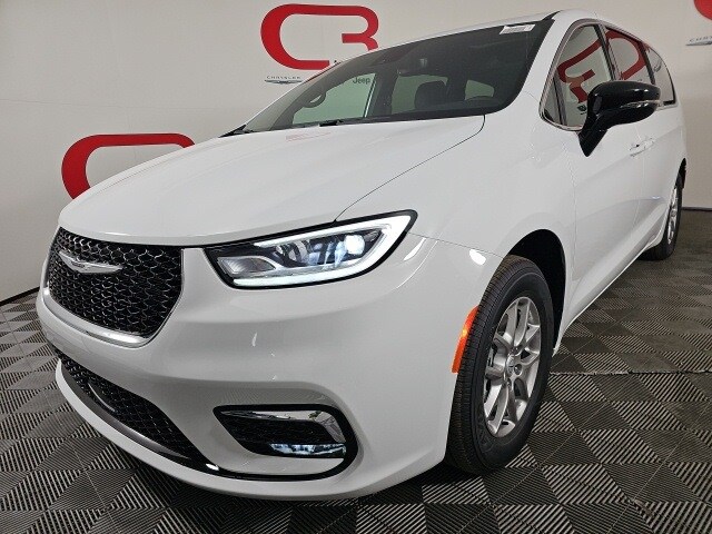 2026 Chrysler Pacifica photo 3