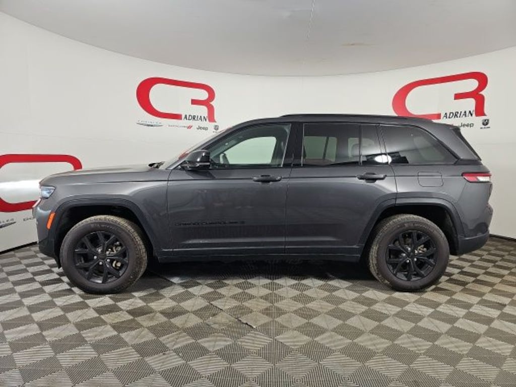 Certified 2024 Jeep Grand Cherokee Laredo SUV