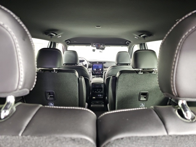 2025 Jeep Grand Cherokee Limited photo 2