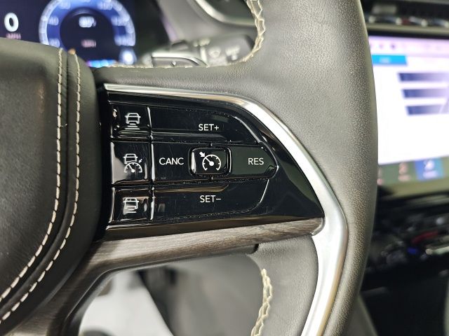 2023 Jeep Grand Cherokee Overland - Photo 18