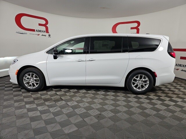 2026 Chrysler Pacifica photo 4