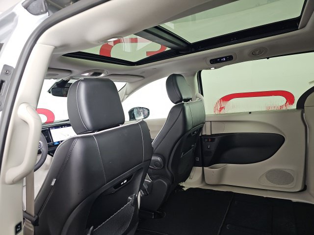 2024 Chrysler Pacifica Limited - Photo 6