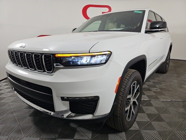 2024 Jeep Grand Cherokee Limited photo 3