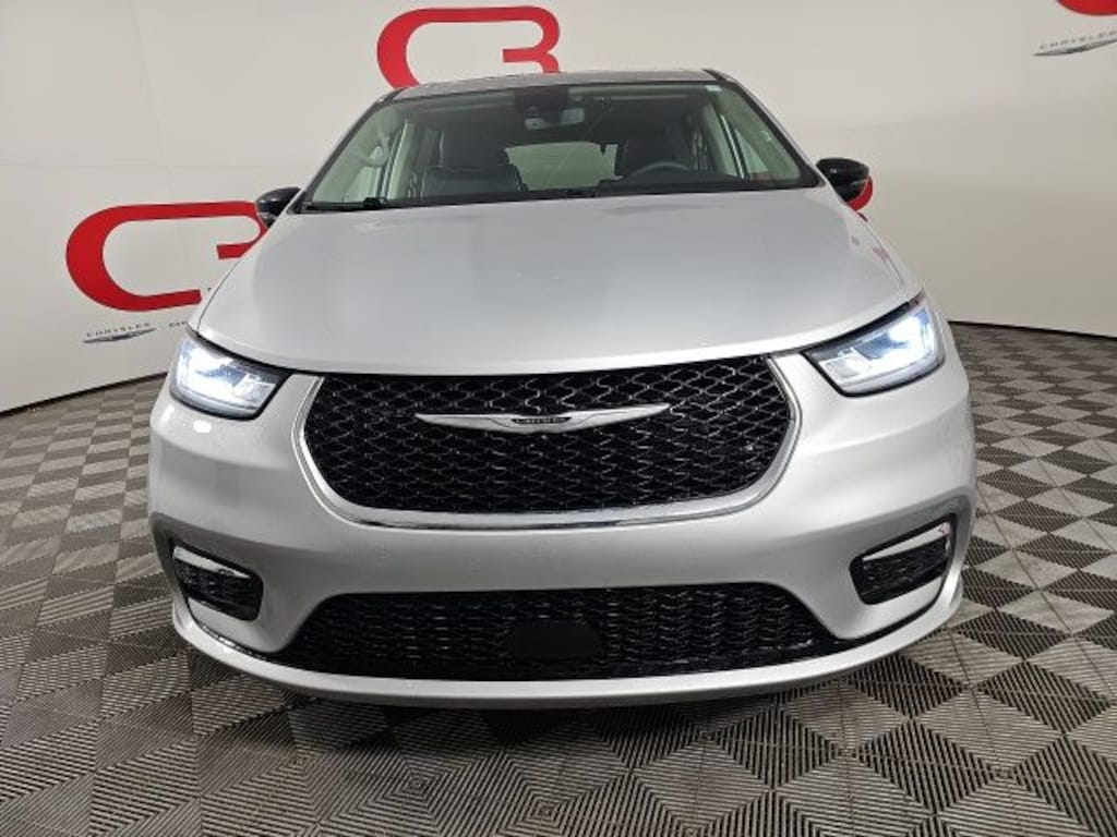 Certified 2024 Chrysler Pacifica Limited Van Passenger Van