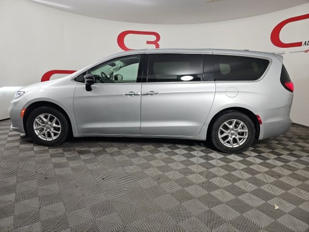 Used 2024 Chrysler Pacifica Touring L Van Passenger Van