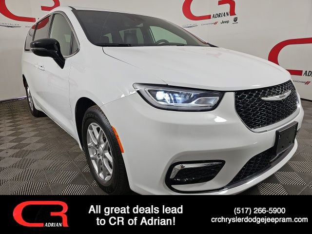 2025 Chrysler Pacifica Van Passenger Van 