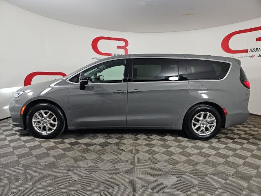 Used 2025 Chrysler Pacifica Select Van Passenger Van