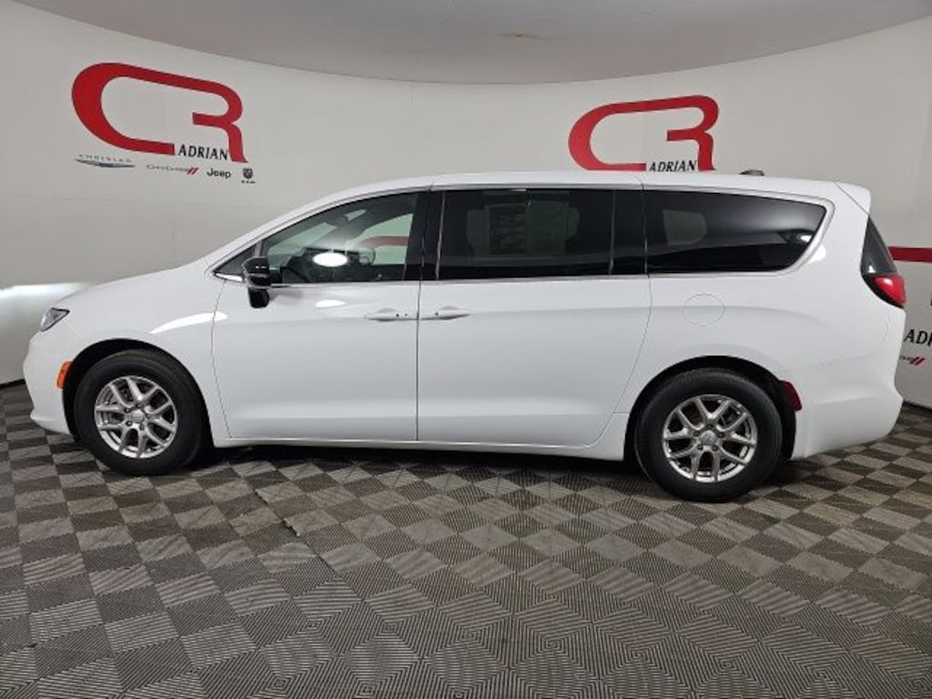 Used 2025 Chrysler Pacifica Select Van Passenger Van
