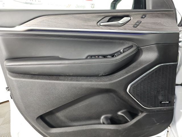 2023 Jeep Grand Cherokee Overland - Photo 11