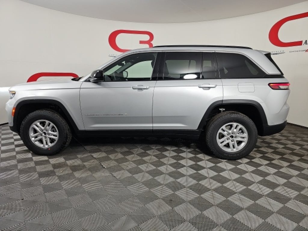 New 2025 Jeep Grand Cherokee LAREDO 4X4 Sport Utility