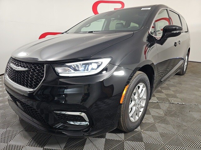 2026 Chrysler Pacifica photo 3