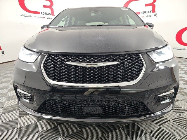 2026 Chrysler Pacifica photo 2