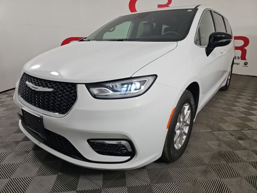 Used 2025 Chrysler Pacifica Select Van Passenger Van