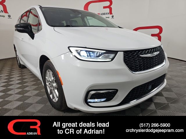 2024 Chrysler Pacifica Van Passenger Van 