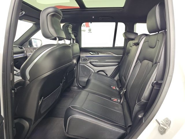 2023 Jeep Grand Cherokee Overland - Photo 30