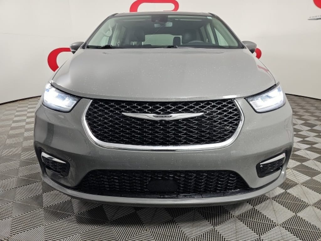 Used 2023 Chrysler Pacifica Touring L Van Passenger Van