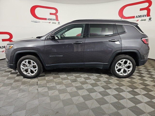 2024 Jeep Compass Latitude photo 2