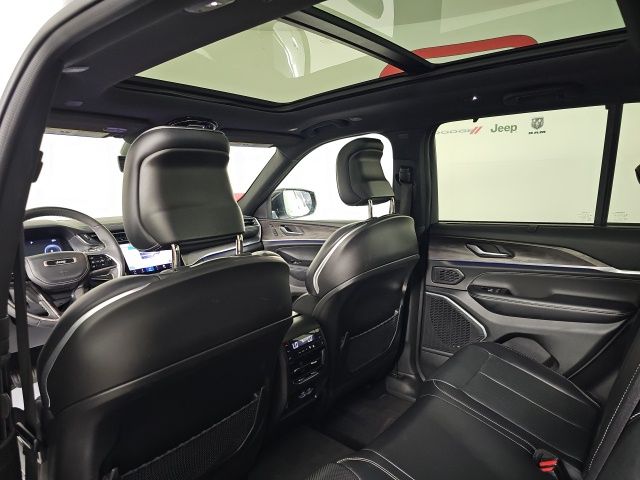 2023 Jeep Grand Cherokee Overland - Photo 14