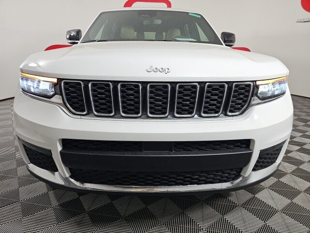 2024 Jeep Grand Cherokee Limited photo 2