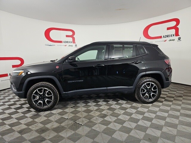 2024 Jeep Compass Trailhawk photo 2