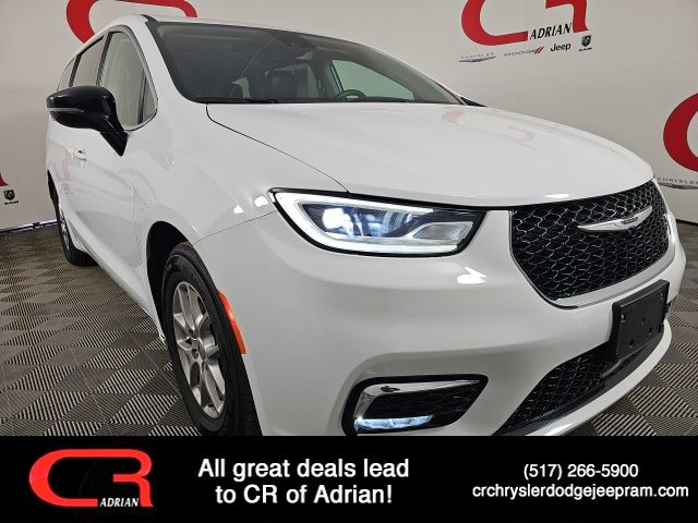 2024 Chrysler Pacifica Van Passenger Van 