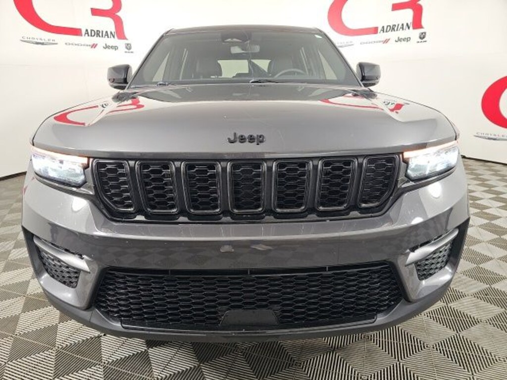 Used 2023 Jeep Grand Cherokee Laredo SUV