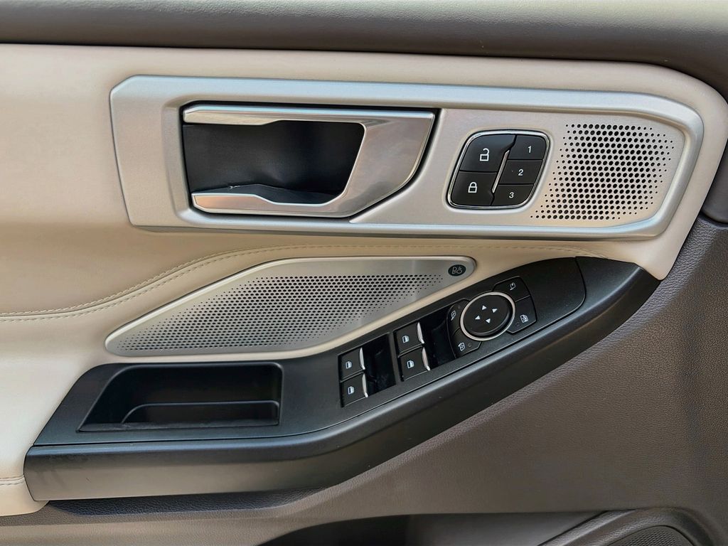 2020 Ford Explorer Platinum - Photo 18