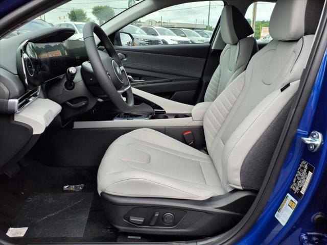 2025 Hyundai Elantra Limited - Photo 15