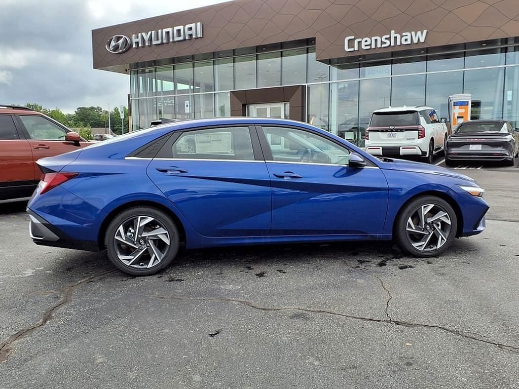 2025 Hyundai Elantra Limited - Photo 8