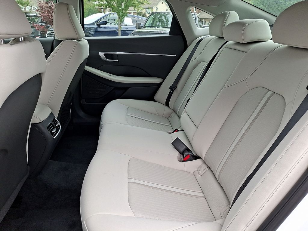 2025 Hyundai Sonata Hybrid SEL - Photo 6